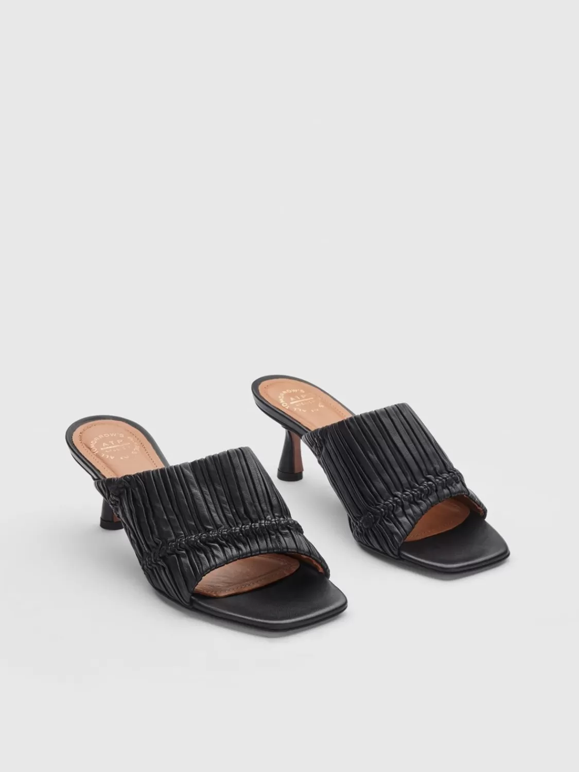 ATP Atelier Caserta Nappa Plisse Sandaler Med Klackar Svart Discount