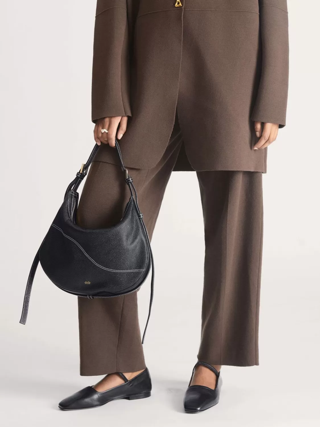 ATP Atelier Liveri Grained Leather Small Hobo Bag Svart/Kontrastsom Store